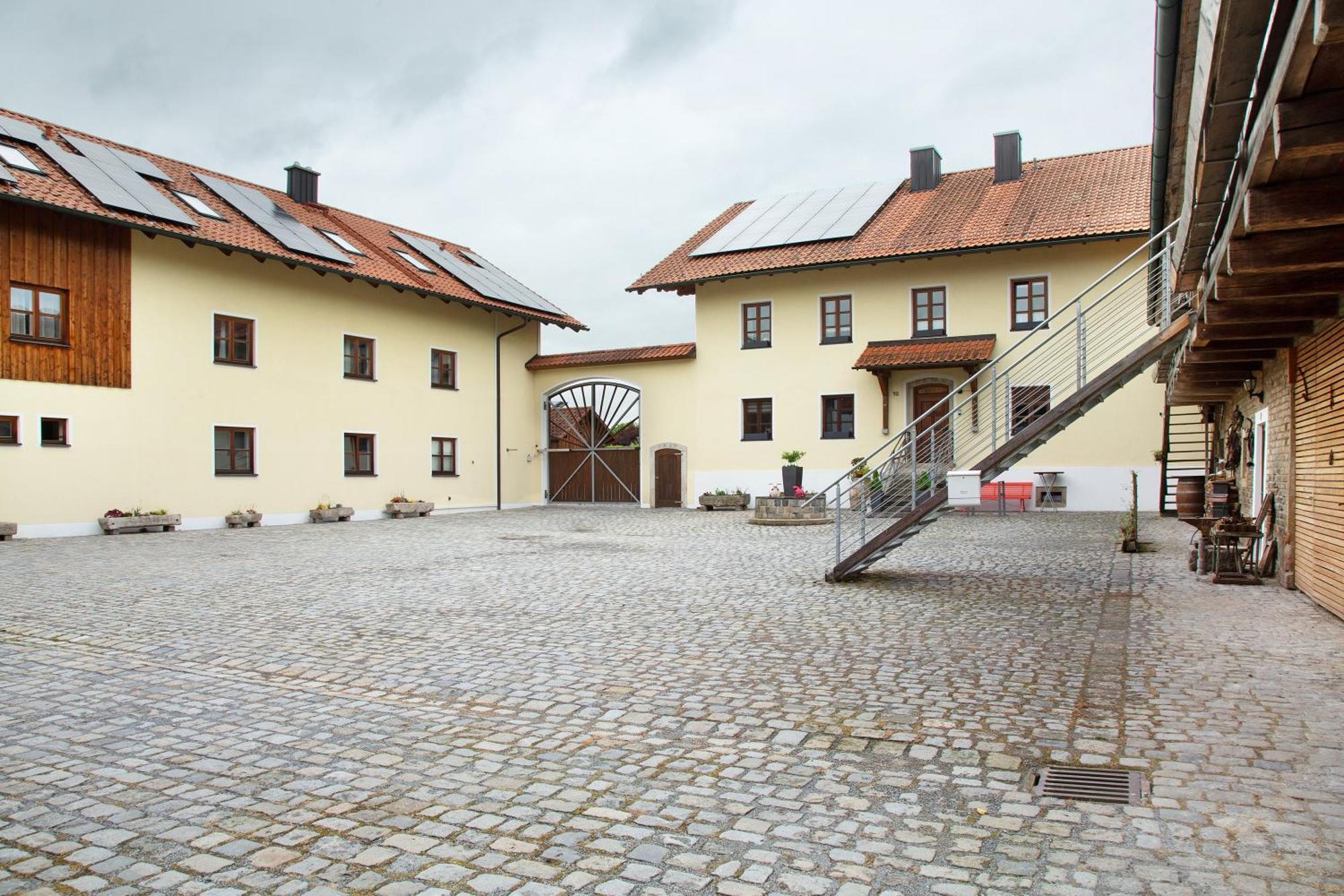 Schoenauer Hof - Max Josef Passau