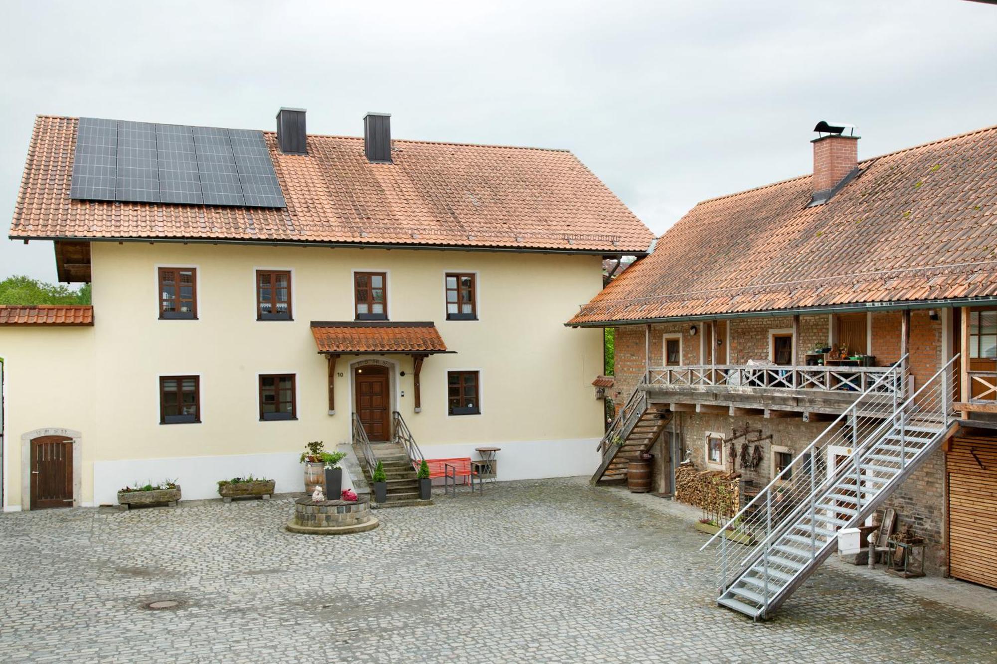 Schoenauer Hof - Max Josef *