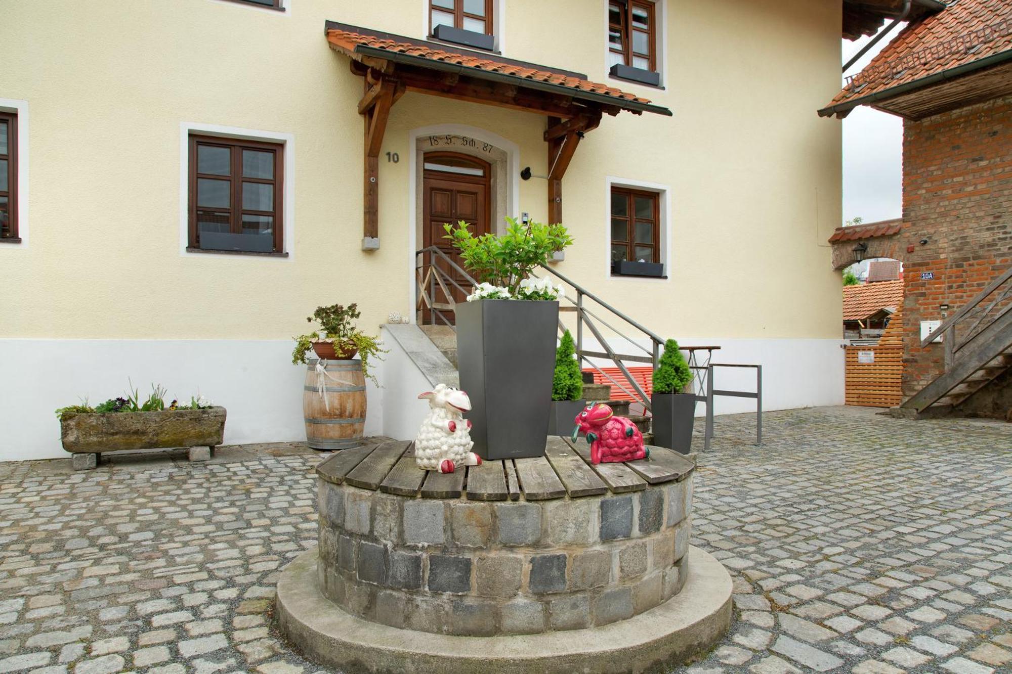 Schoenauer Hof - Max Josef Apartment Passau